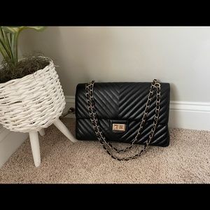 Chain shoulder bag